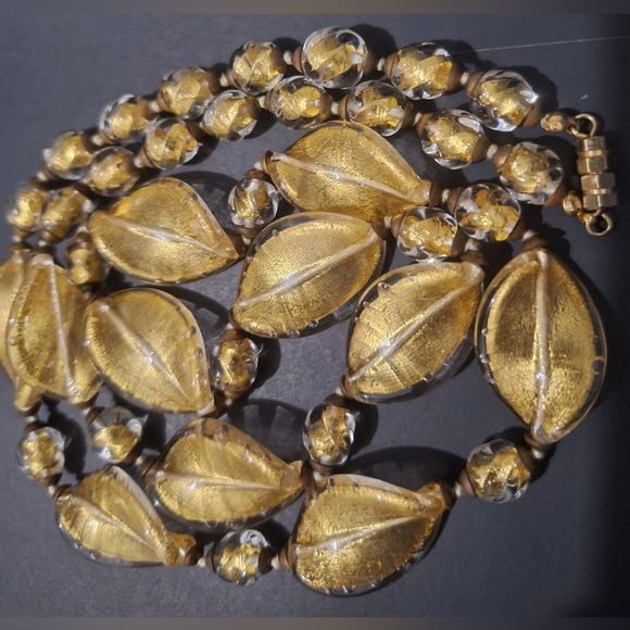 VINTAGE ITALY FOLIO- Clear glass leaf knotted bead necklace - Excellent - $90 - Picture 5 of 7